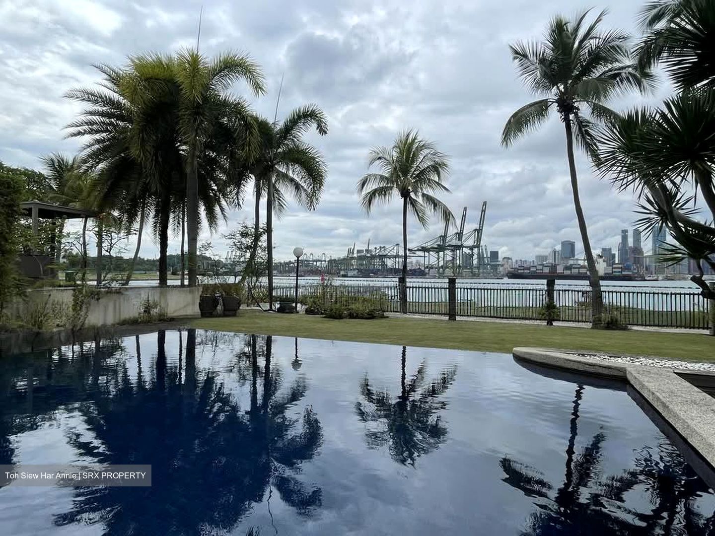 Ocean Drive (D4), Detached #584294301